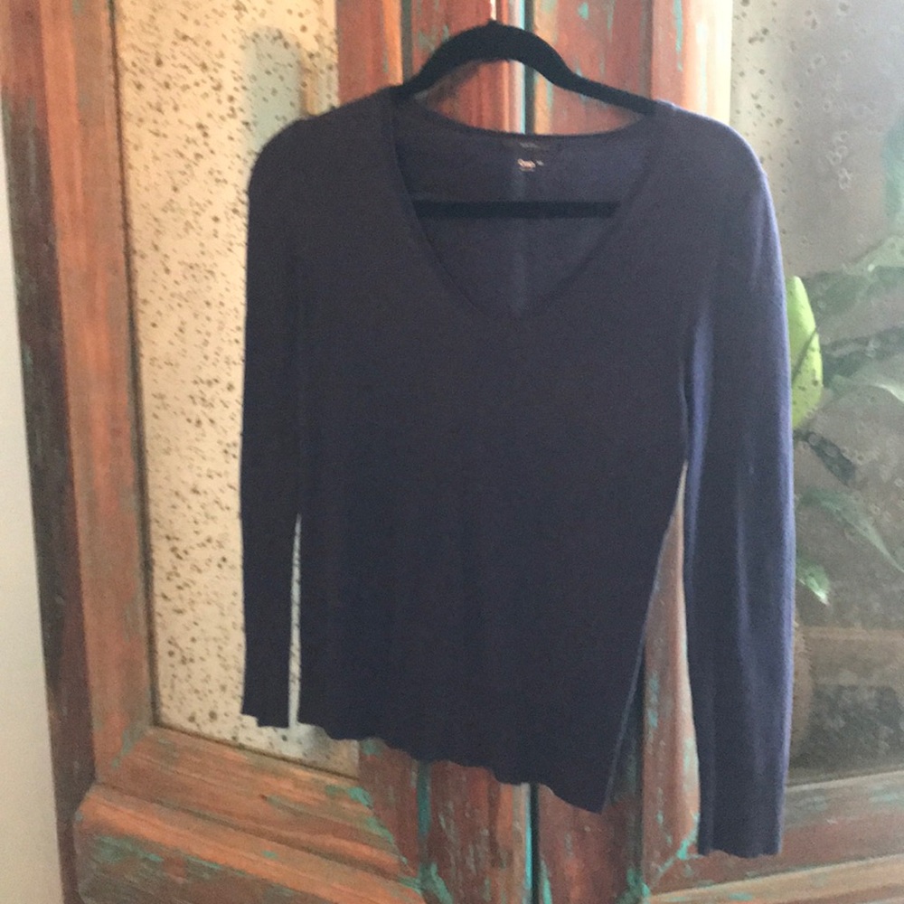 Gap v-neck sweater